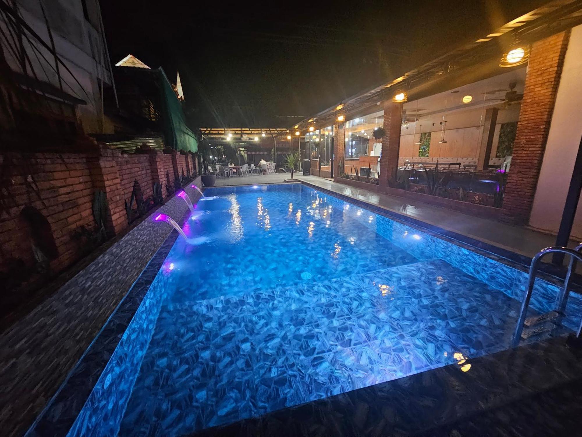 Win Hotel Vang Vieng Esterno foto