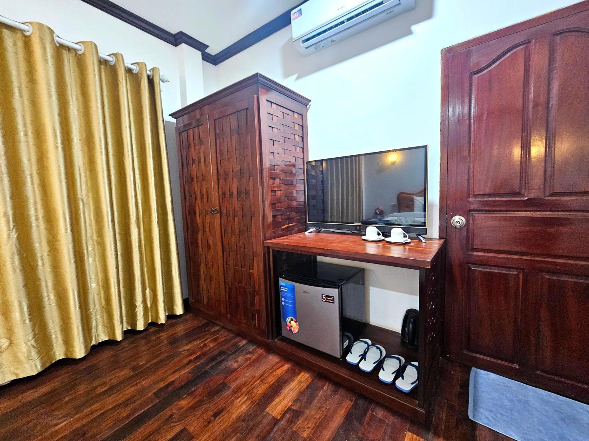 Win Hotel Vang Vieng Esterno foto