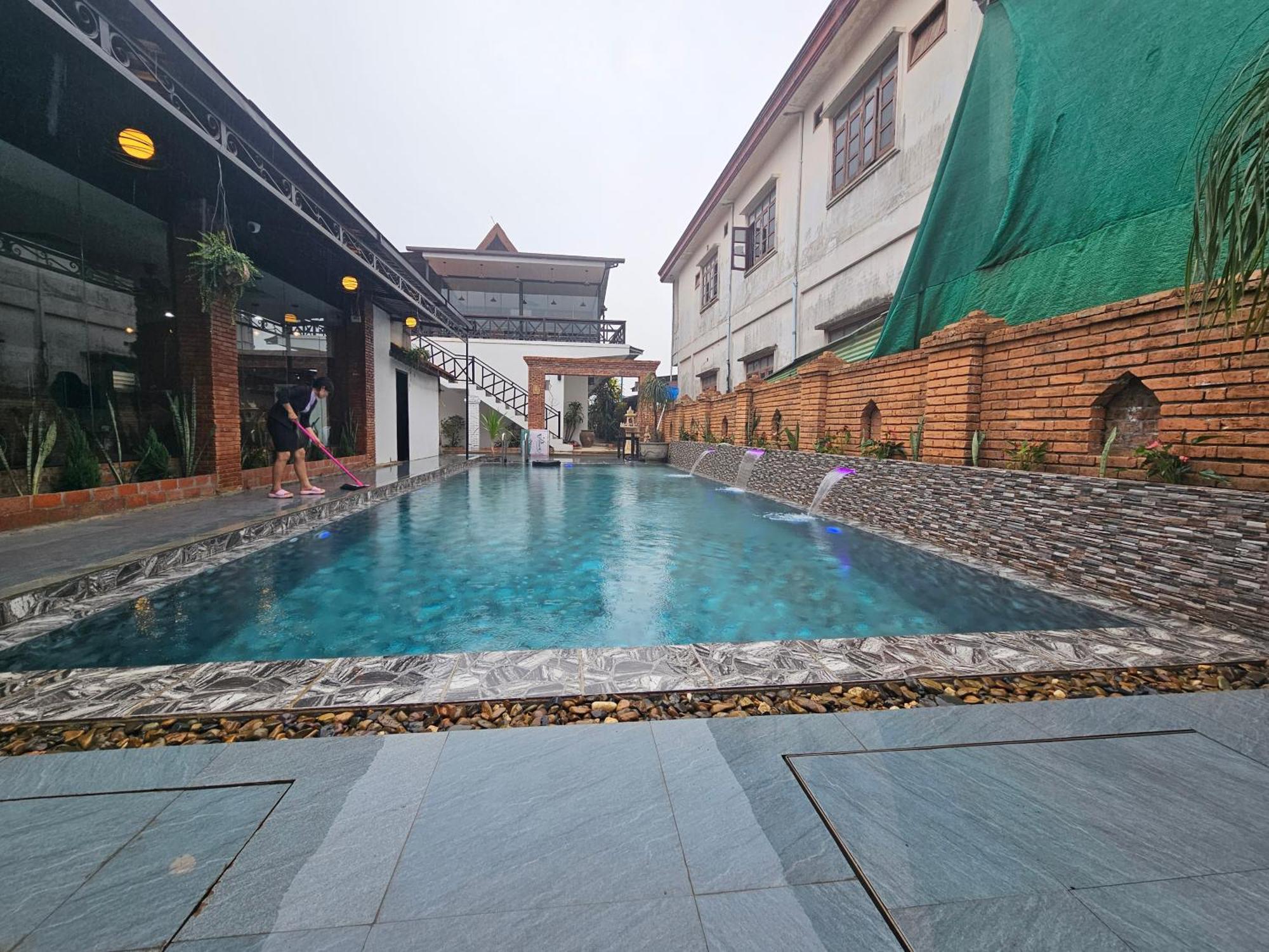 Win Hotel Vang Vieng Esterno foto