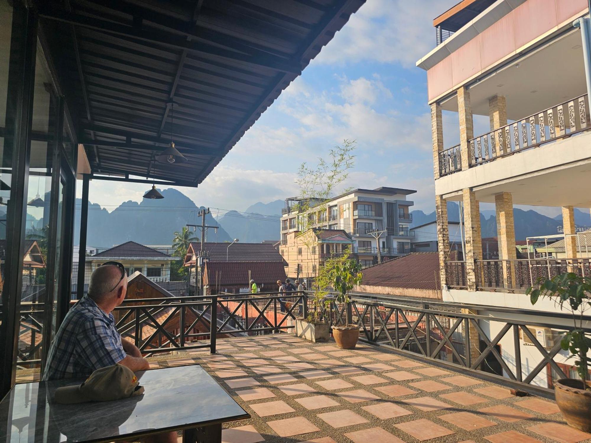 Win Hotel Vang Vieng Esterno foto
