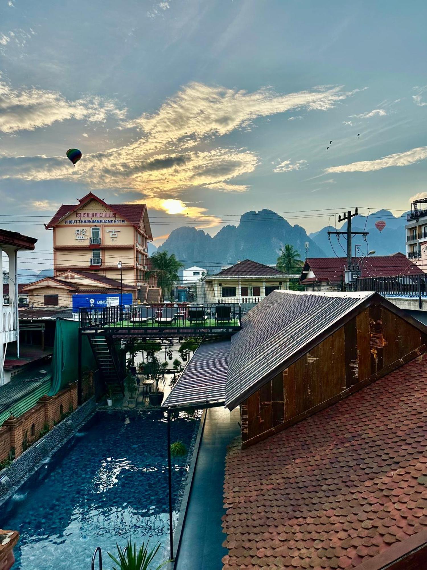 Win Hotel Vang Vieng Esterno foto